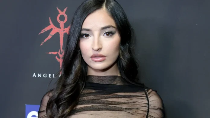 Actriz porno Emily Willis es hospitalizada en estado grave tras aparente sobredosis