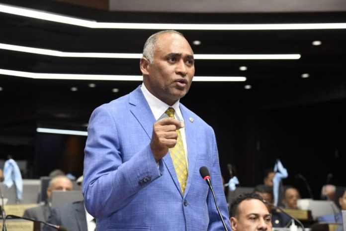 Agregó que “el mundo de hoy es un mundo de diálogo, de concertación y de consenso. Con el radicalismo no llegamos a ninguna parte”.
