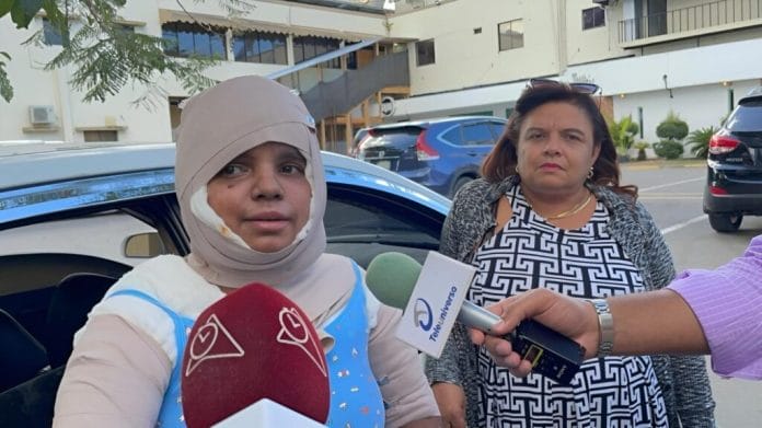 Joven sufrió quemaduras de aceite caliente alegadamente por su expareja dice temer por su vida
