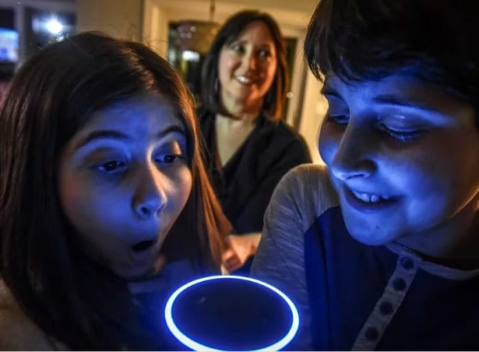Piedra papel o tijera, adivinanzas y más juegos de Alexa para los niños