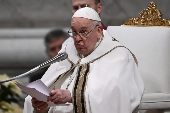 Papa dice es una “hipocresía” criticar la posibilidad de bendecir a parejas gays