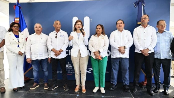 Dejan en funcionamiento dos obras de salud en Monte Plata y Arenoso