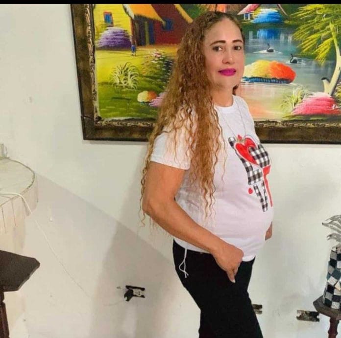 ¡Tragedia! Hombre le prende fuego a una mujer en Salcedo