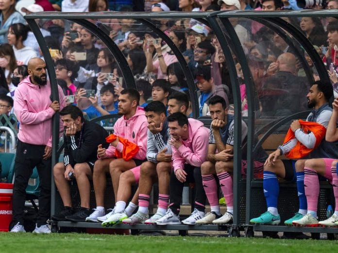 Tras la ausencia de Messi en Hong Kong, negocian con los fans para evitar demandas
