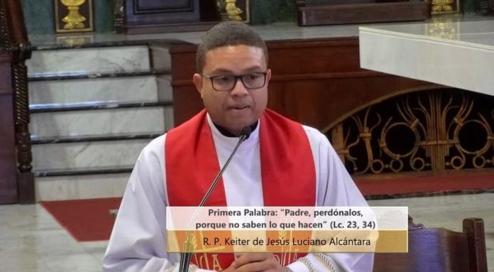 Sermón de las 7 Palabras: Sacerdote aboga por nueva Ley de Seguridad Social