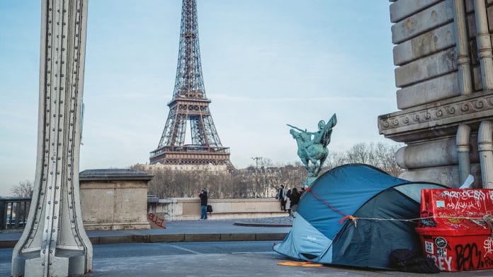Desalojan a inmigrantes sin techo de París previo a los Juegos Olímpicos