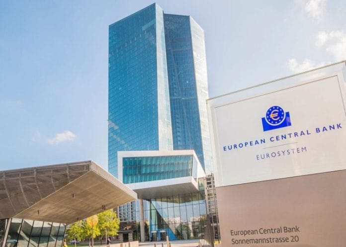 El BCE mantiene los tipos en el 4.5%, pese a recortar previsiones de inflación y PIB