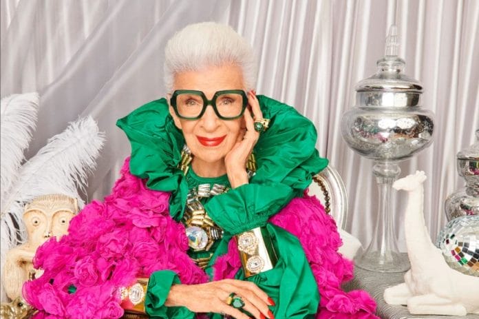 La moda se viste de luto | Muere la icónica diseñadora Iris Apfel a los 102 años