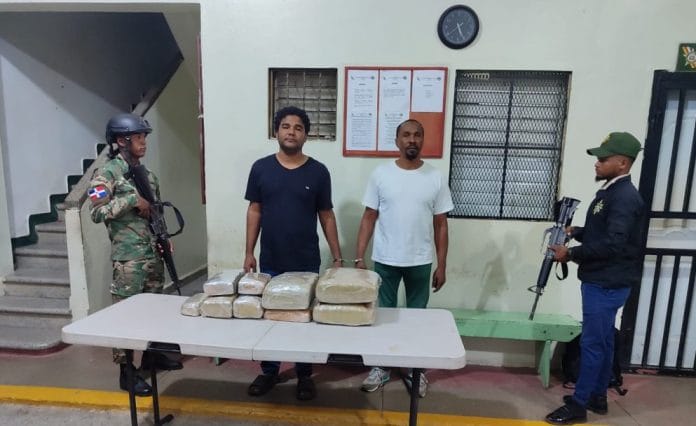 Ejército RD apresa dos hombres en Elías Piña con un vegetal presumiblemente marihuana