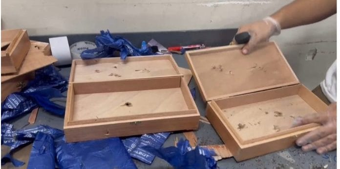 Descubren doble fondo en cajas de tabacos rellenas de cocaína