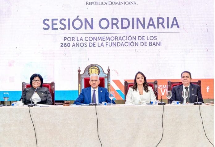 Senado sesiona en Baní por su 260 aniversario, y aprueba proyecto crea Teletrabajo