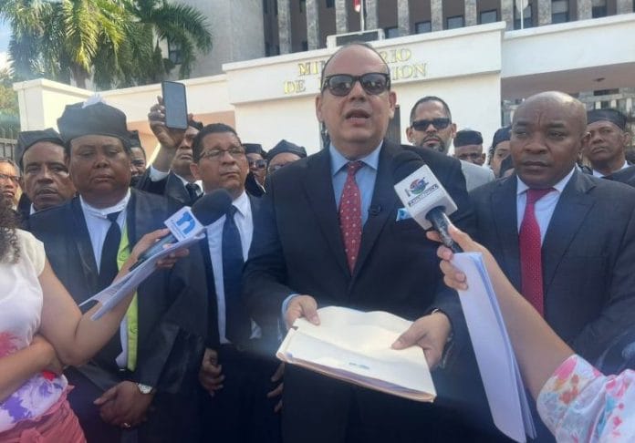CARD cuestiona el no incluir enseñanzas de la constitución en escuelas