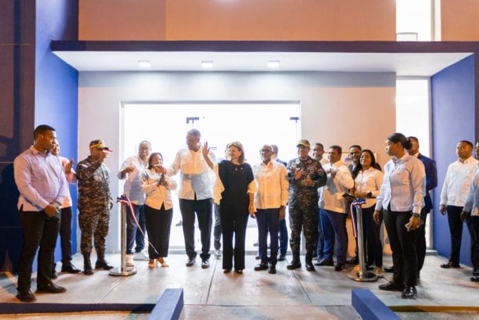Vicepresidenta Raquel Peña inaugura nuevo destacamento que alojará la Dirección Regional SDO