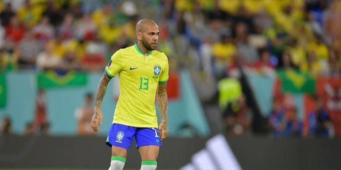 Futbolista brasileño condenado por violación solicita libertad provisional