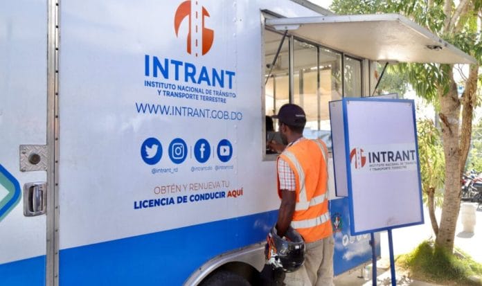 INTRANT trabaja en resolución para regular repartidores motorizados