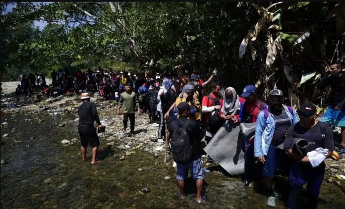 Encuestadora CID Gallup revela 47% de los dominicanos dejaría RD si tuviera los recursos 