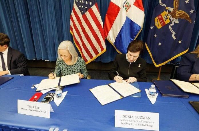 Departamento de Trabajo de EEUU y Embajada de RD promoverán derechos laborales de trabajadores dominicanos