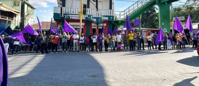 PLD realiza Toques de Banderas con el 