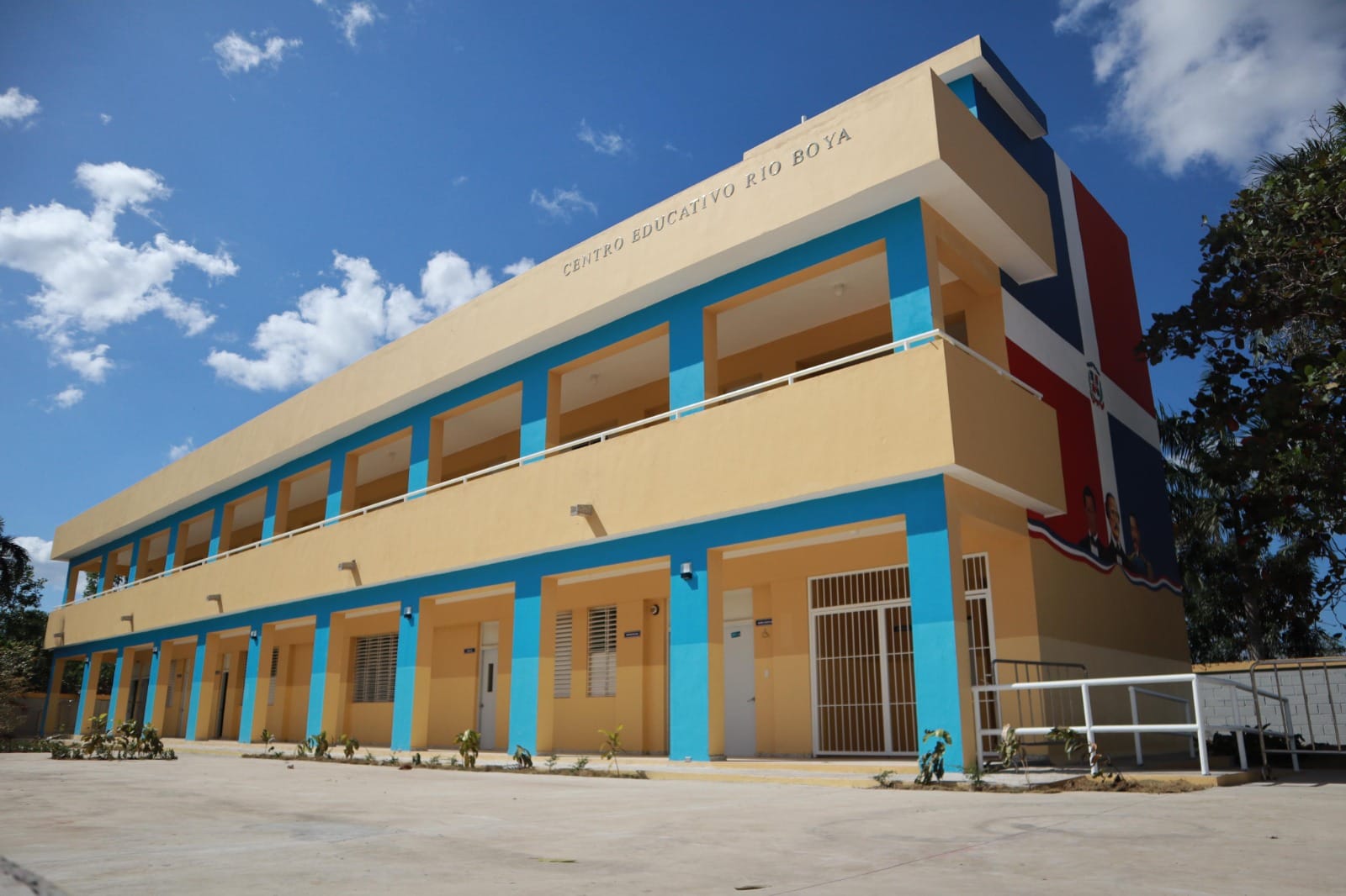 Gobierno inaugura cuatro centros educativos en Monte Plata y Santo Domingo 