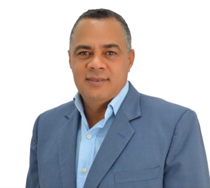 Renuncia del PLD presidente del distrito municipal de Tineo