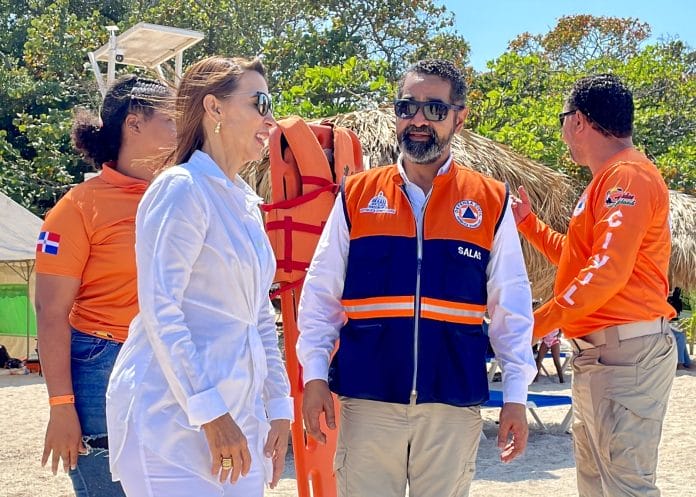 Recorrido aéreo: Supervisan balnearios de Samaná, Puerto Plata y Montecristi