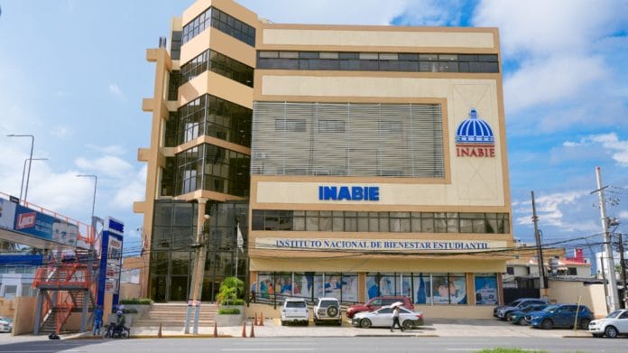 INABIE solicita al MP investigar suplidor y tienda que vendían zapatos con logo institucional