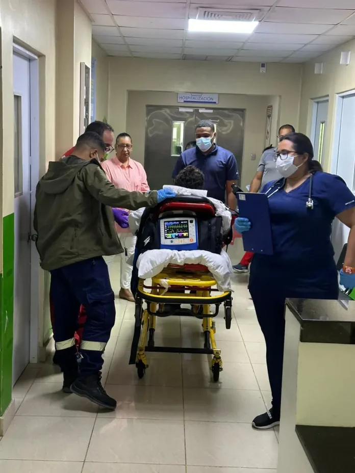 Trasladan a Boston adolescente quemado en carnaval de Salcedo
