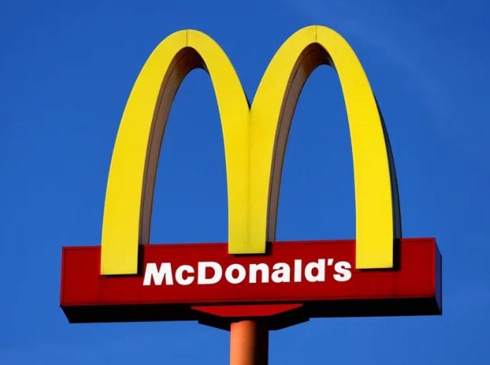Comió un año gratis en McDonald’s gracias a ChatGPT: conoce el truco