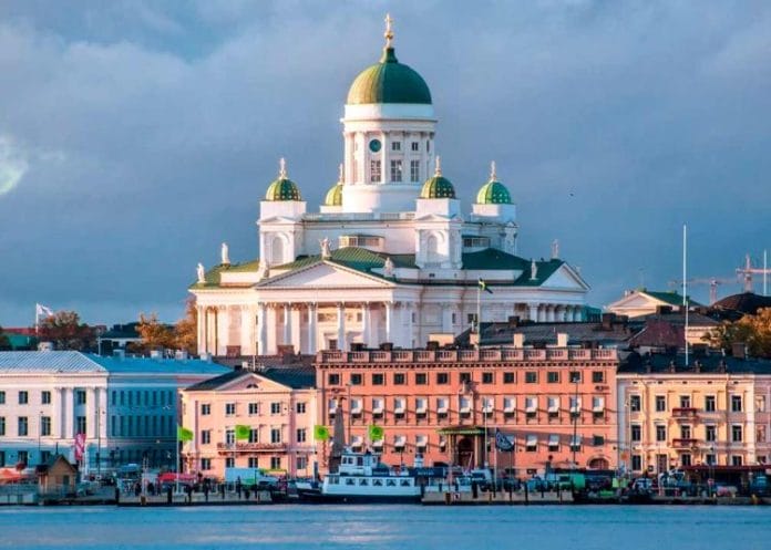 Finlandia entra en recesión tras caer su PIB un 0.7%