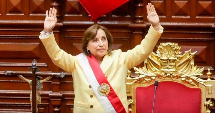 Presentan moción de vacancia contra Dina Boluarte en el Congreso de Perú