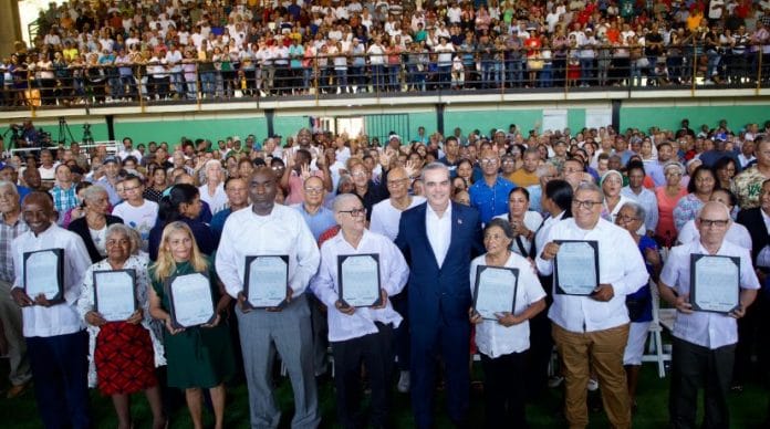 Gobierno de Luis Abinader ha entregado más 88,000 títulos de propiedad a familias