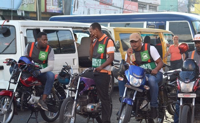 Intrant y la Comisión Presidencial de Apoyo al Desarrollo Barrial firman convenio para la implementación de paradas de motociclistas