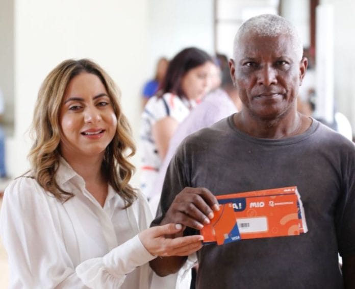  Gloria Reyes: “Más del 85% de beneficiarios del subsidio Aliméntate tiene la nueva tarjeta de chip”