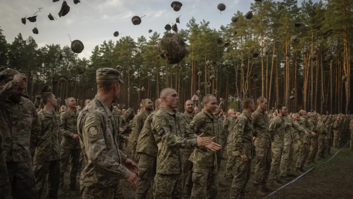 Ucrania aprueba ley para aumentar número de reclutas del Ejército