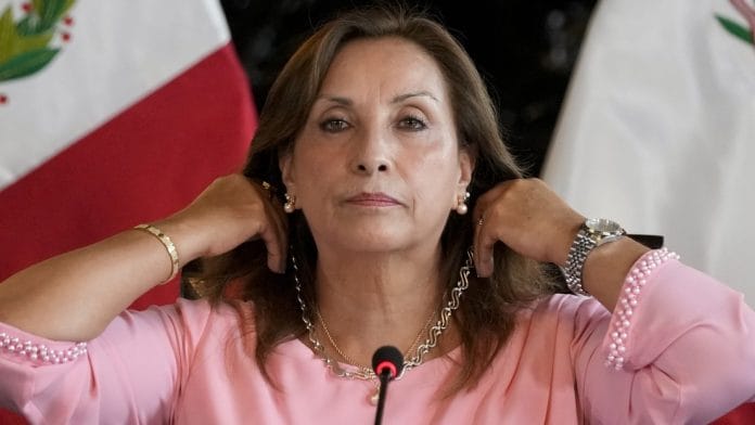 Presidenta de Perú rechaza levantar voluntariamente su secreto bancario