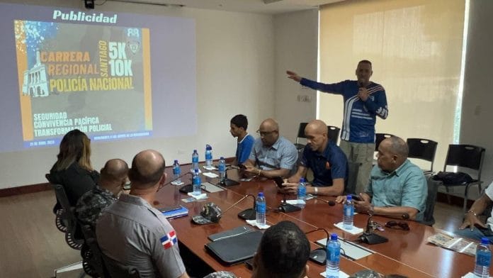 Policía realiza reunión con miras al primer maratón institucional 5K y 10K en Santiago