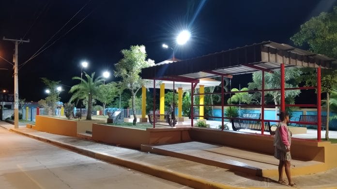 Edesur realiza jornada de iluminación en siete municipios de Barahona