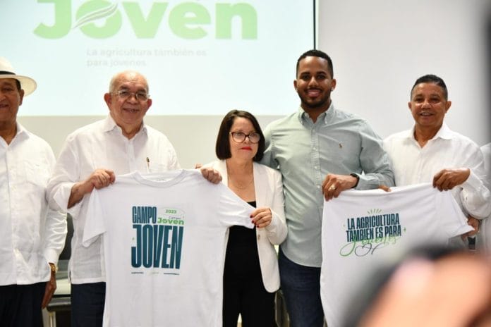 Bagrícola financia RD$30 millones a tasa cero a jóvenes de provincias del Este