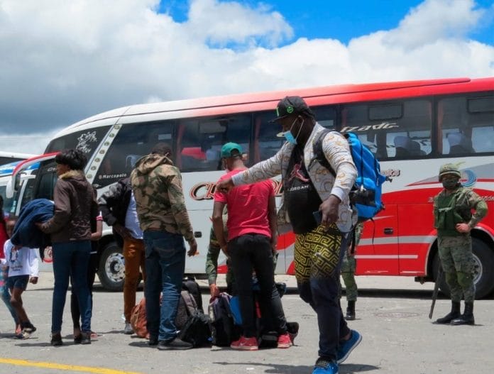 Llaman a no transportar haitianos de la zona fronteriza hacia SD por ''el peligro que representan''