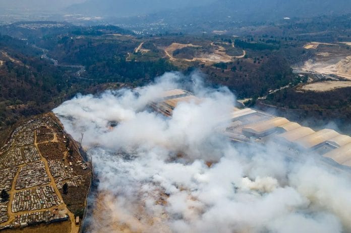 Guatemala declara estado de calamidad por incendios forestales