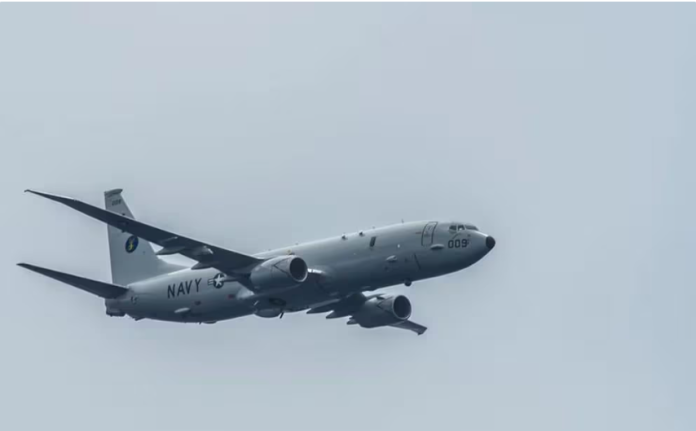 Crea tensión en el Indo-Pacífico avión militar de EE.UU sobrevoló Estrecho de Taiwán y China