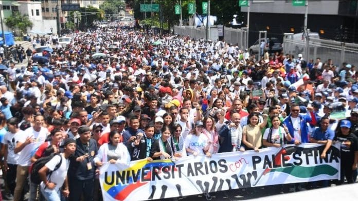 Estudiantes venezolanos marchan en rechazo de ataques a Palestina
