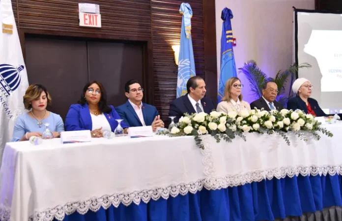 Salud Pública y la OPS buscan implementar auto prueba de VIH en RD