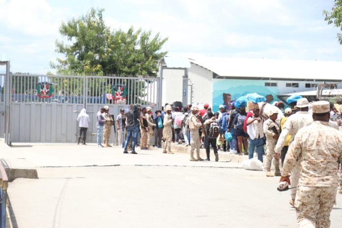 Amnistía Internacional insta al Gobierno frenar deportaciones de haitianos