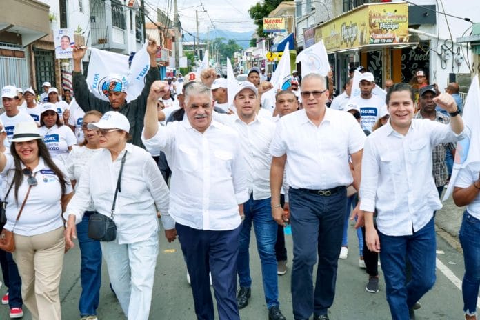Miguel Vargas llama a “salvar democracia” votando masivamente