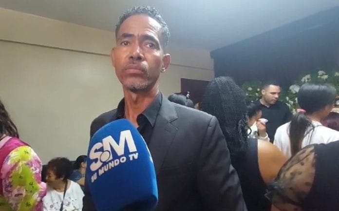 Abuelo niña muerta de un disparo en la cabeza dice las autoridades no se han acercado