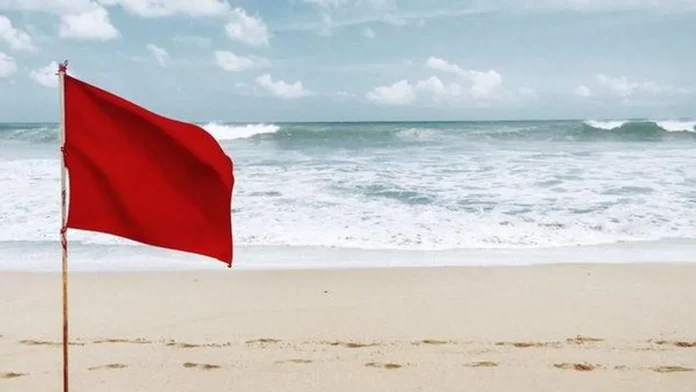 Colocan bandera roja a todas las playas de Puerto Plata por fuerte oleaje