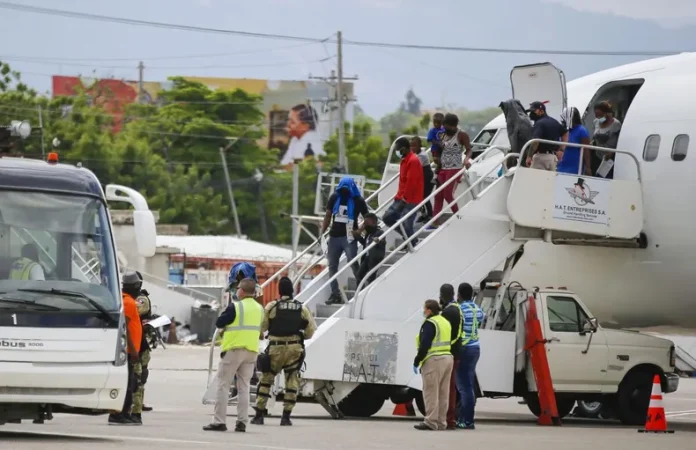 EEUU deportó hacia Haití a 52 migrantes
