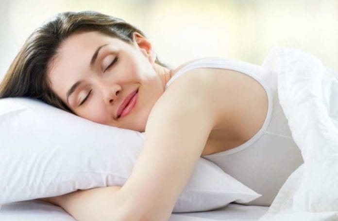 Los mejores hábitos para lograr dormir “como un bebé”, según IA