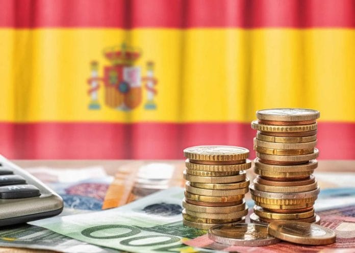 España cerró 2023 con un déficit del 3.6% y una deuda del 107.7%